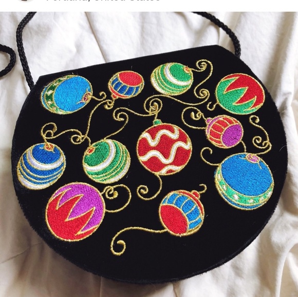 SOLD - Vintage 🎄Black Velvet Holiday Strappy Clutch - Picture 2 of 4